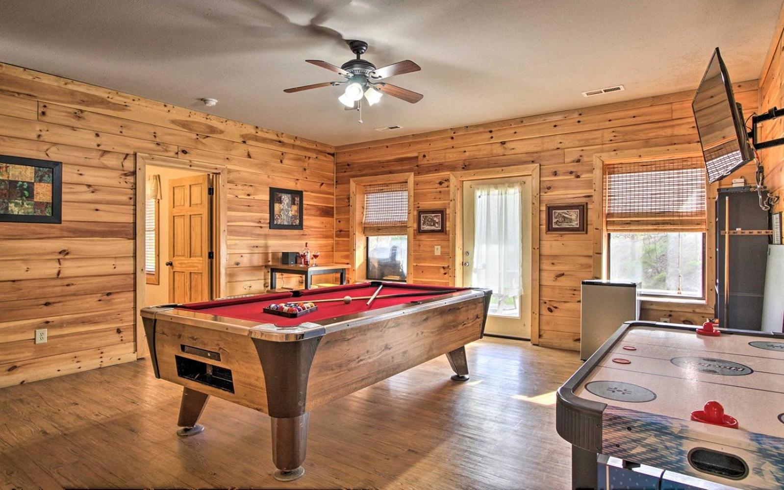 Вилла Gatlinburg Mountain Heaven Retreat Экстерьер фото